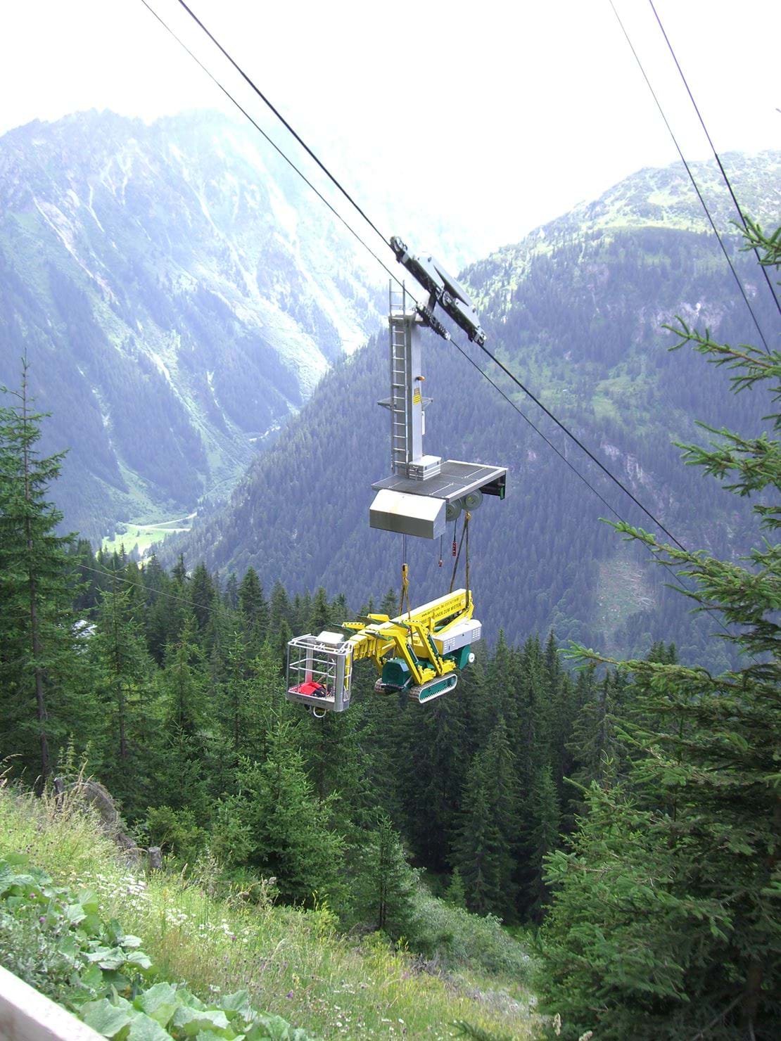 Austria Ommelift 2200 R craning.jpg