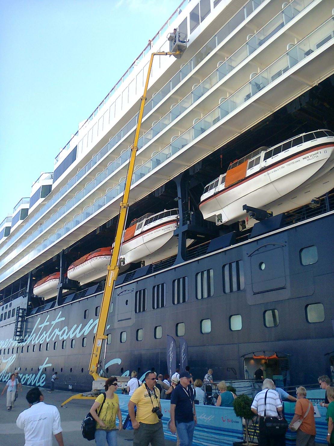 Cyprus Ommelift 3000 R boat.jpg