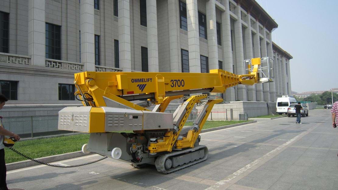 China Ommelift 3700 RJ transit.JPG