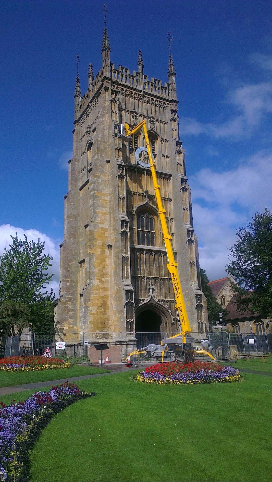 UK Ommelift 3700 RJ Evesham Abbey.jpg