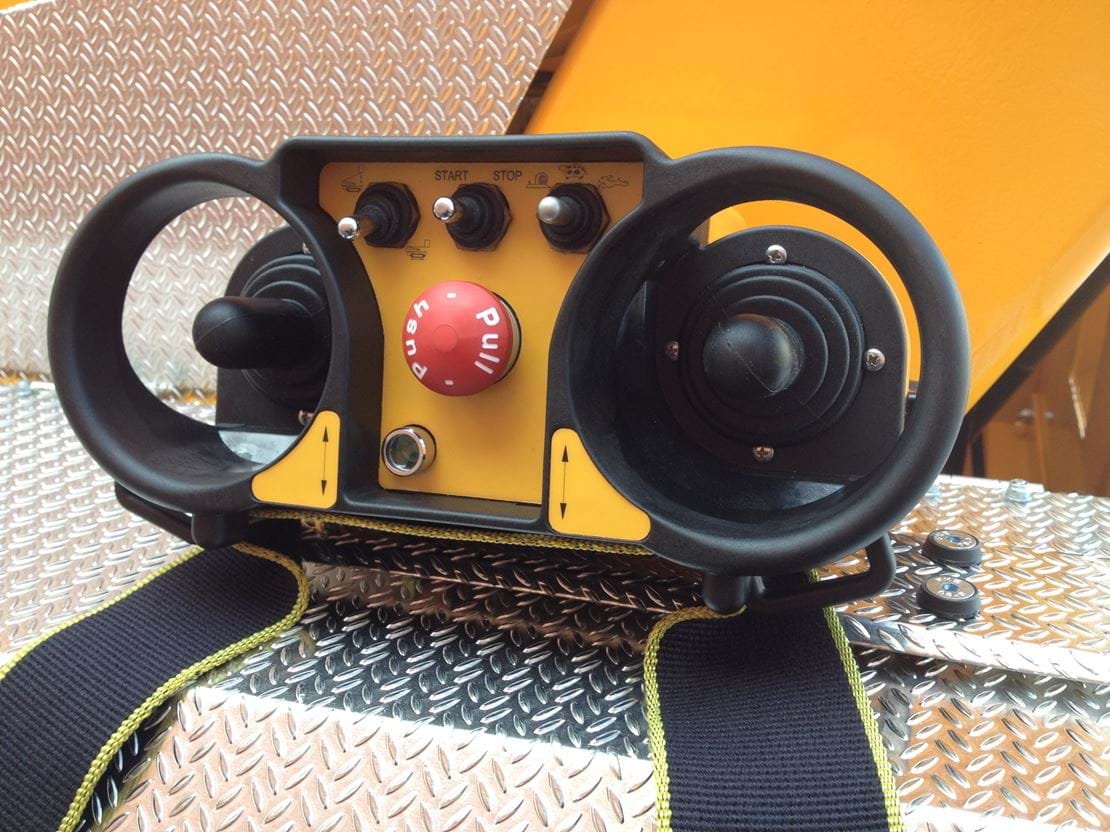 Wireless Drive And Automatic Levelling From Ground Or Basket