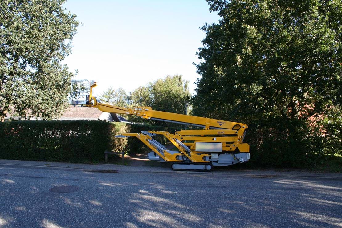 25.00 RXJ Ability To Lift The Boom And Jib While Travelling