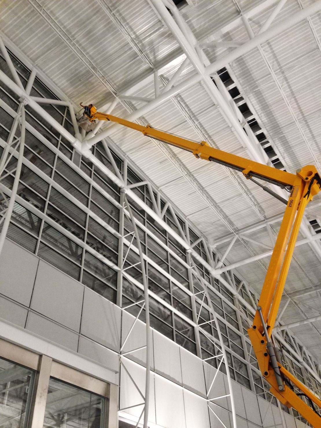 2750rxj_Indianapolis Airport - let hen over forhindringer.jpg